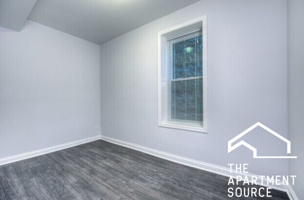 Building Photo - 1302 N Greenview Ave