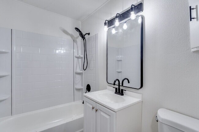 Building Photo - 4309 E Lincoln St