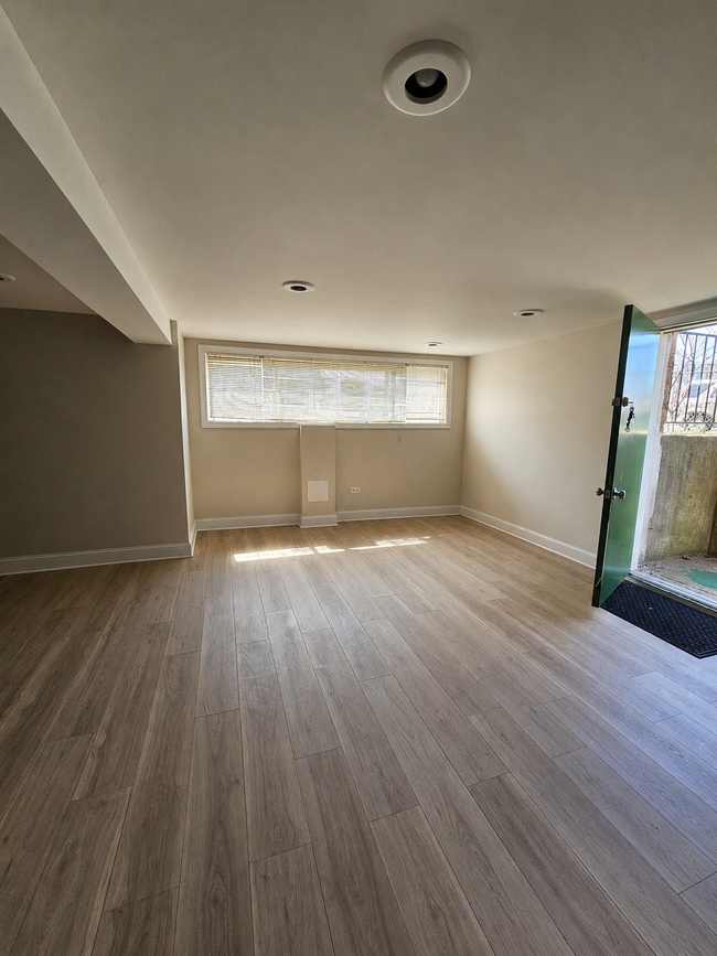 Building Photo - 4424 W 55th St