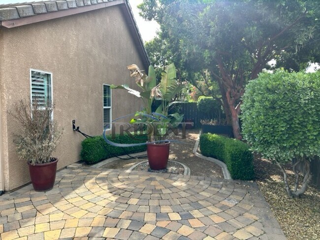 Building Photo - Beautiful 3 bedroom, 2 house