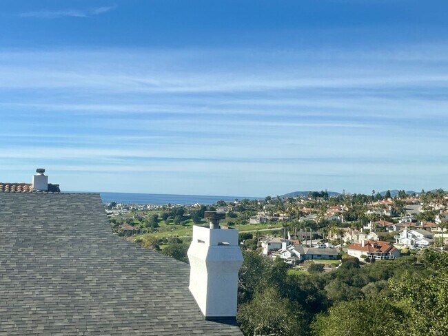 Building Photo - Charming 2-story home in Pismo Beach
