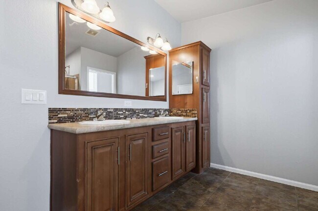 Building Photo - "Spacious 4-Bedroom Oasis with 2 Full Baths on Mount Rainier Ave, Las Vegas – Your Perfect Retrea...
