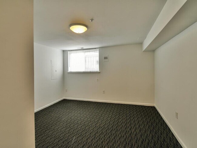 Building Photo - 1319 Belmont St NW