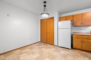 Building Photo - Gateway Estates Apartments