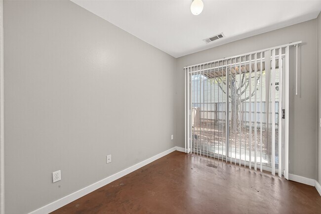 Building Photo - 6911 Yellowstone Way Dr