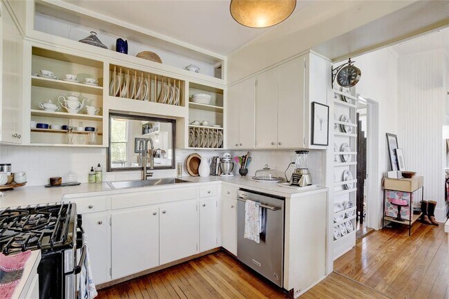 Building Photo - 221 N Johnson Ave