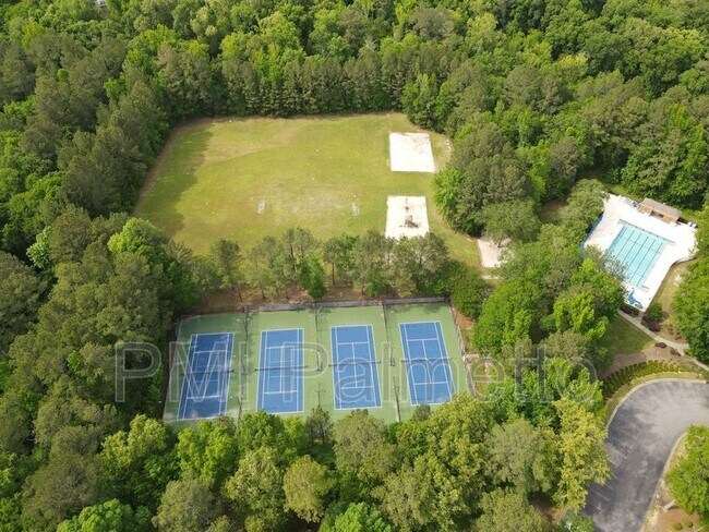 Building Photo - 212 Brookstone Way