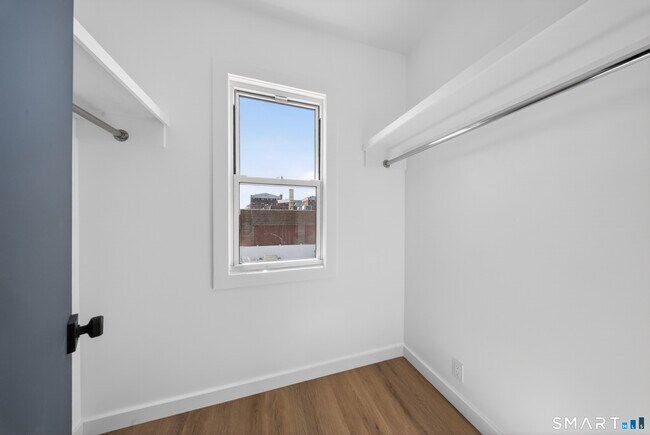 Building Photo - 259 Laurel Ave