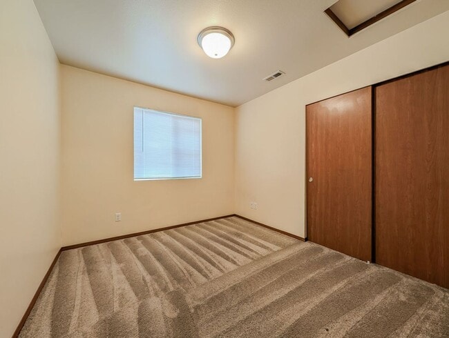 Building Photo - Beautiful 4 bed 2.5 bath home in Silver Lake!