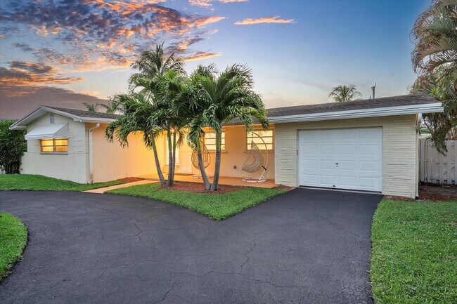 Building Photo - 440 N Rainbow Dr