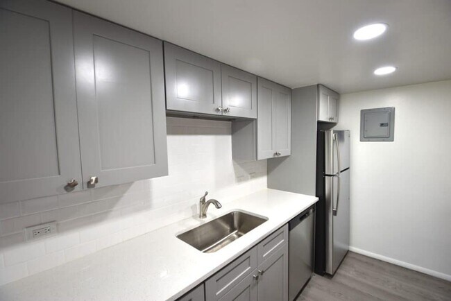 Building Photo - 4440 Laguna Pl