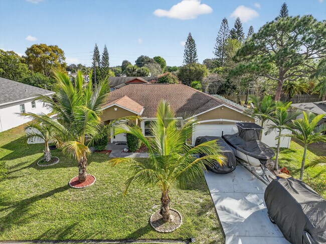 Building Photo - 1121 SW Ivanhoe St