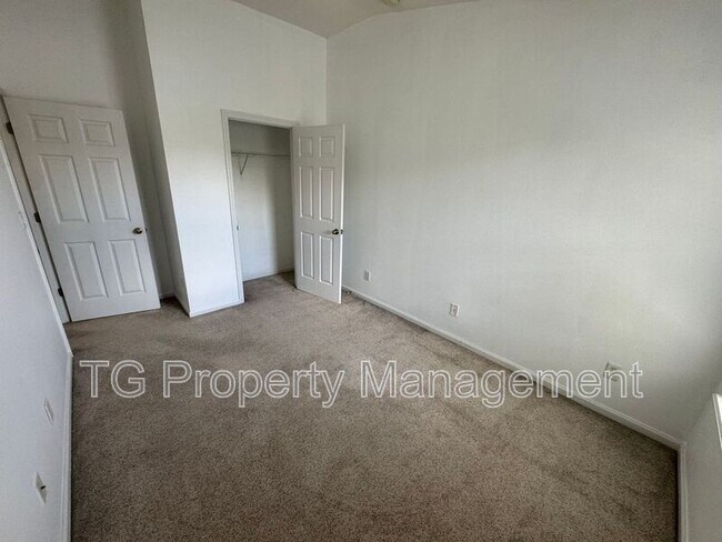 Building Photo - 5760 Sandstone Way