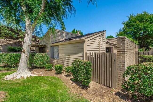 Building Photo - 478 Hartnell Pl