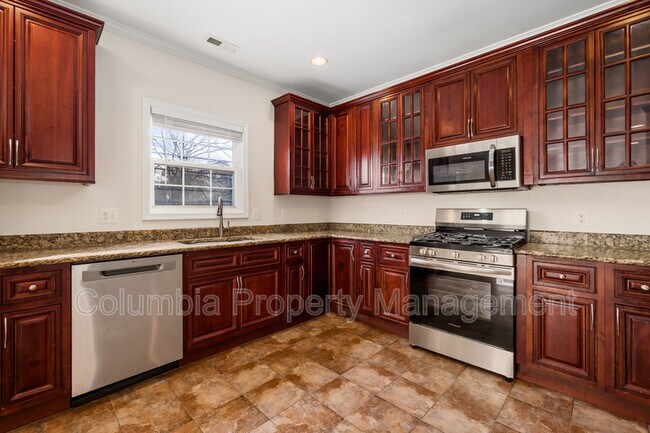 Building Photo - 2421 Franklin St NE