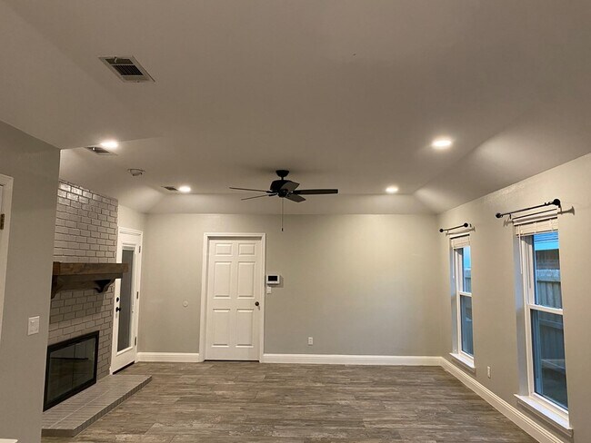 Building Photo - 4618 Bishops Castle Dr