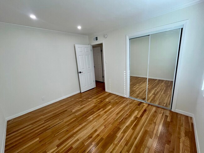 Building Photo - 6666 Sedan Ave