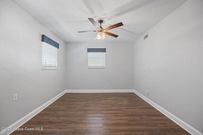 Building Photo - 3701 Warwick Dr