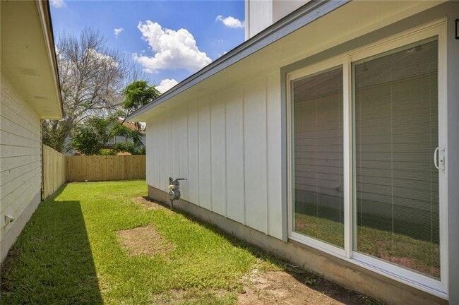 Building Photo - 16804 Pocono Dr