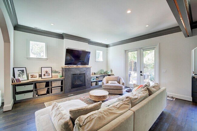 Building Photo - 5bd/3.5ba Seattle Home