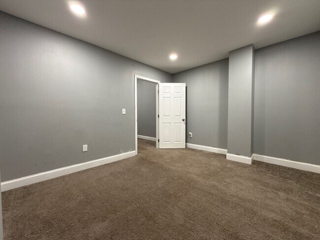 Building Photo - Beautiful Three - Bedroom Home In Baltimore