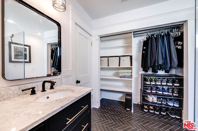 Building Photo - 1308 N Ogden Dr