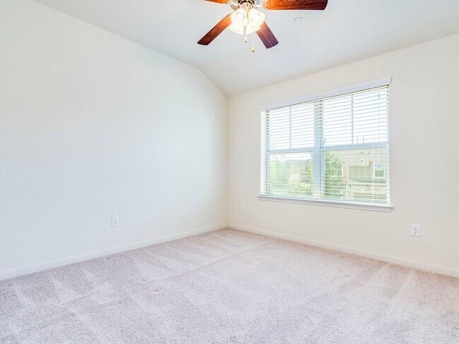 Building Photo - 1620 Bryant Dr