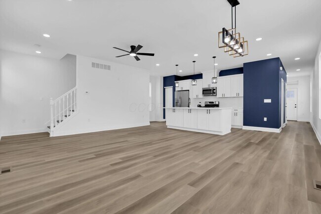 Building Photo - 901 Miller Ave