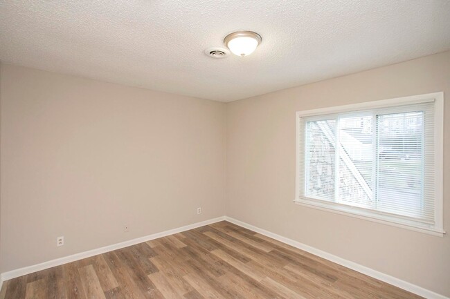 Building Photo - Charming Townhome in Hermitage!