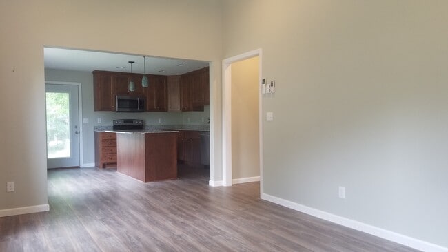 Building Photo - 1328 East Ave