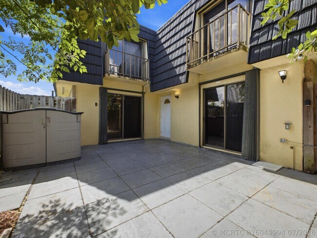 Building Photo - 105 Woodland Rd