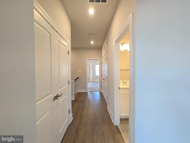 Building Photo - 6710 Belcrest Rd