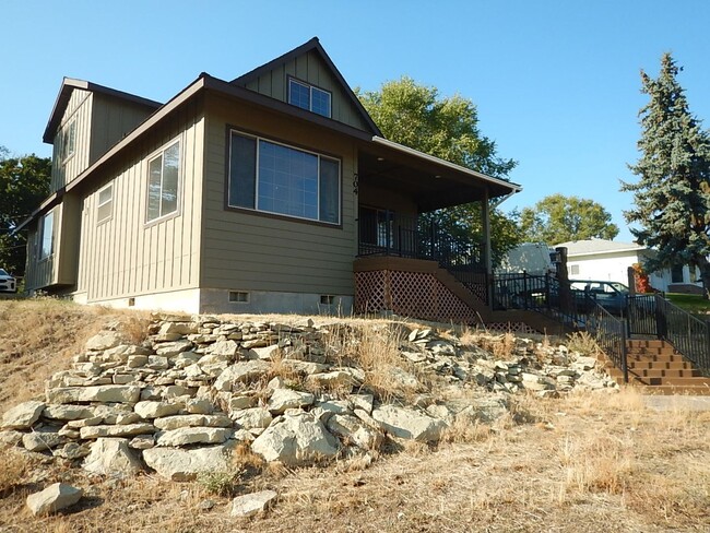 Primary Photo - 2 Story, 3 Bedroom, 3 Bathroom House in He...