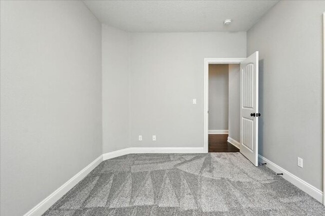 Building Photo - Elegant 3-Bedroom Fully Furnished Home wit...