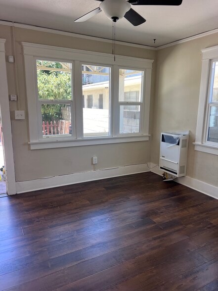 Building Photo - 2512 E 3rd St