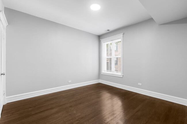 Building Photo - 5724 S King Dr