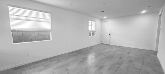 Building Photo - 9500 Sequoia Rdg Ave