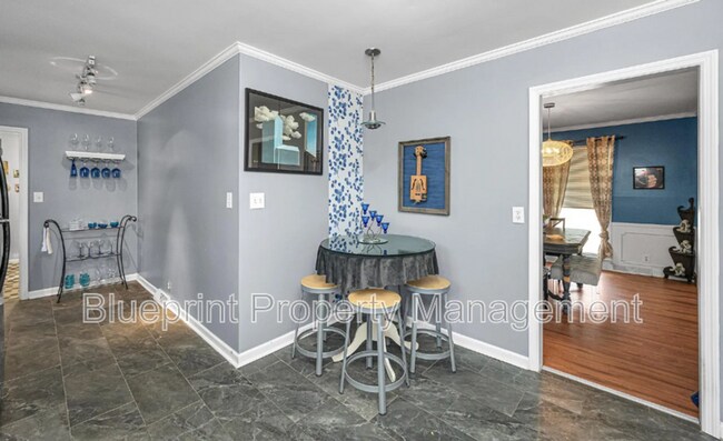 Building Photo - 4816 Lincrest Dr