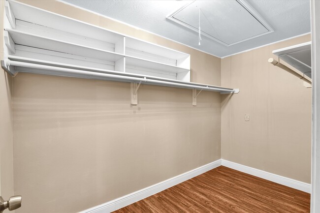 Building Photo - 914 Ivycroft Ln