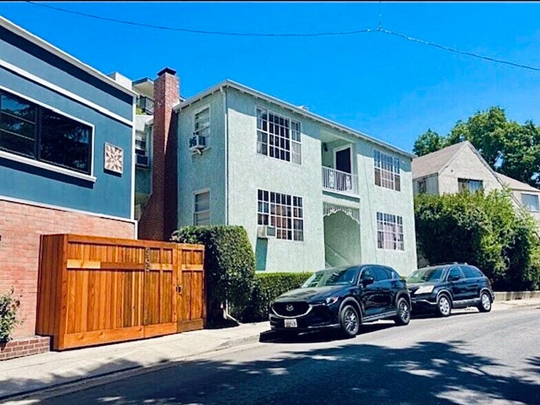 Primary Photo - 941 Robinson St