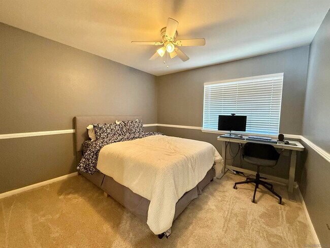 Building Photo - 5006 Palmera Dr