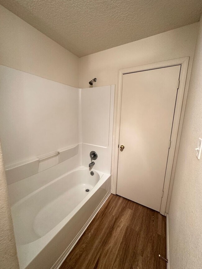 Building Photo - 4 bed 2 bath home in Huning Ranch