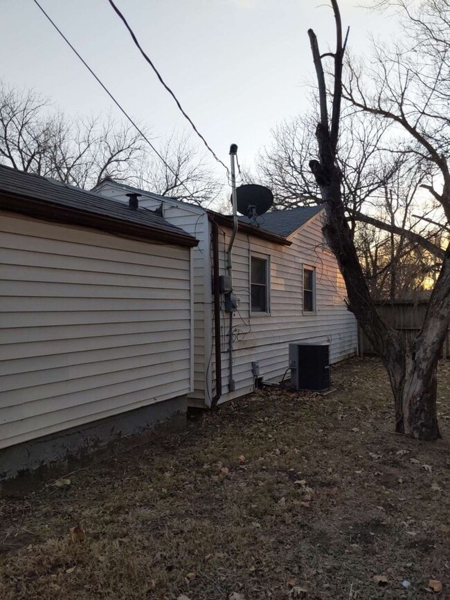 Building Photo - 2 Bed, 1 Bath Ready for Rent!