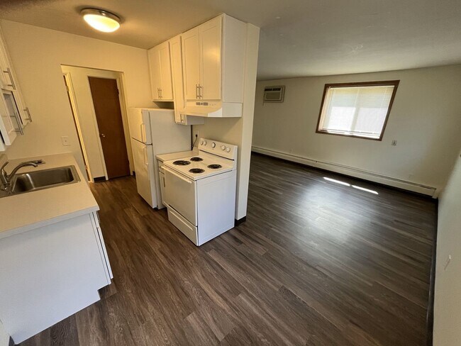 Building Photo - 2440 Dupont