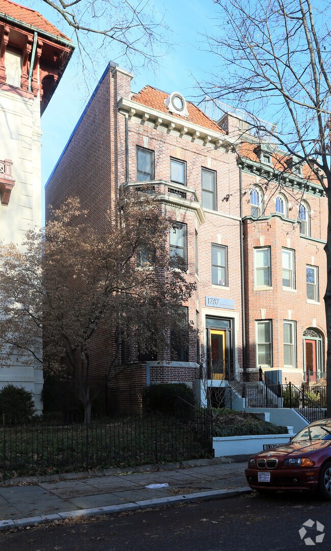 Primary Photo - 1787 Lanier Pl NW
