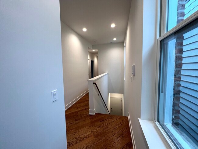 Building Photo - 2205 W Iowa St