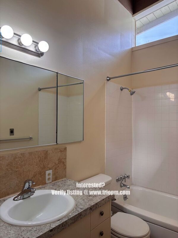 Building Photo - 1889 Hilyard St