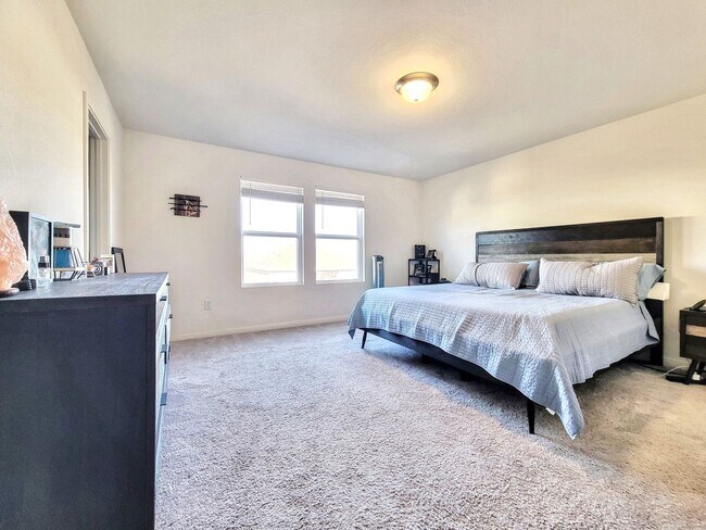 Building Photo - Beautiful 5 BR / 3 BA Home for Rent in Pfl...