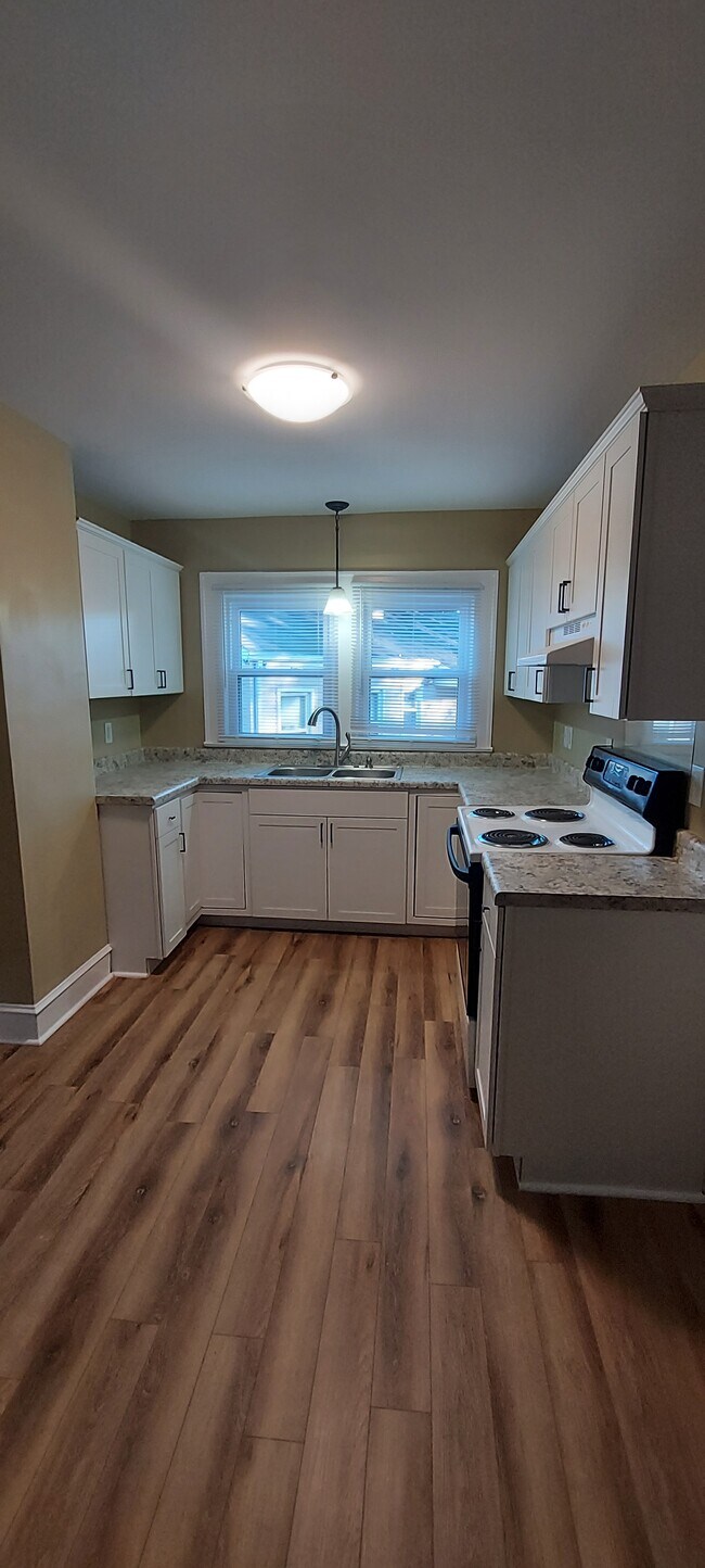 Kitchen - 2916 Woodleigh St
