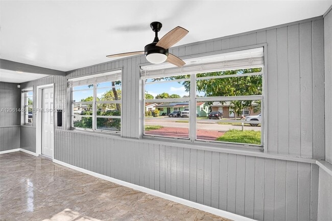 Building Photo - 6240 SW 22nd Ct
